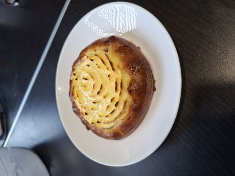 Корзинка с творогом и малиной